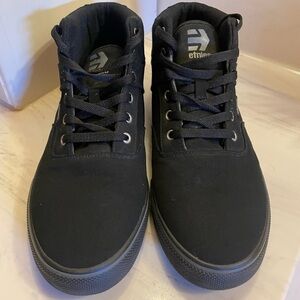 Black Etnies Mid Top Skate Shoes, Men’s Size 11.5